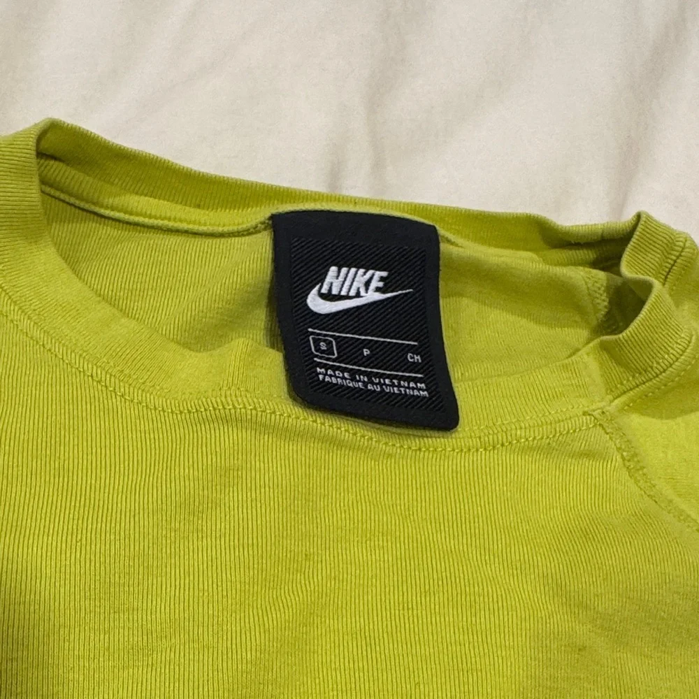 Nike Women’s Retro Vibrant long sleeve - Picture 2 of 3